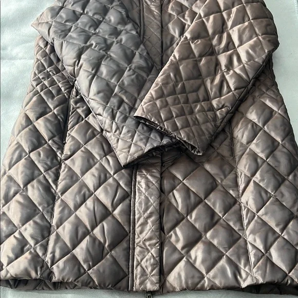 Chic Bronze/Gold Quilted Puffer Coat with Faux Fur Hood - Picture 10 of 11